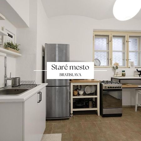 Stylish Historical Apartment + Backyard Bratislava Exterior foto