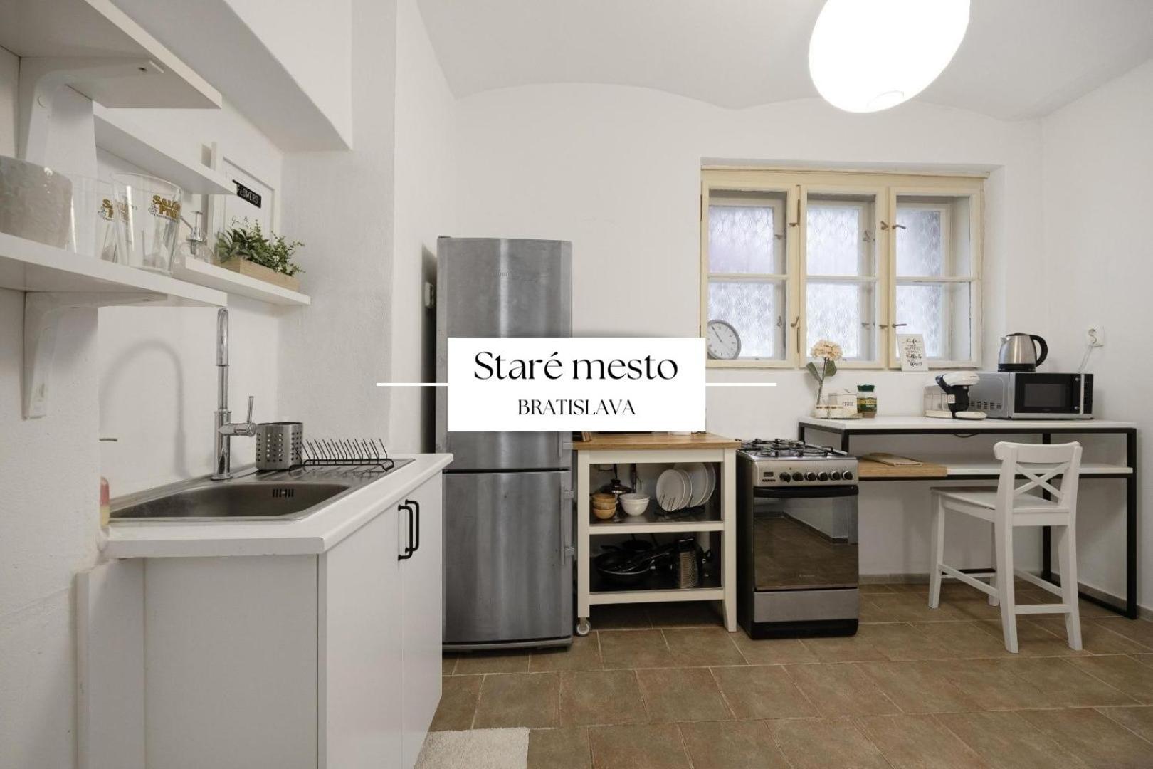 Stylish Historical Apartment + Backyard Bratislava Exterior foto